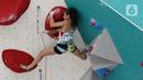 Atlet panjat tebing putri Italia, Laura Rogora saat beraksi di babak semifinal kategori lead putri Kejuaraan Dunia Panjat Tebing 2022 seri Jakarta, Senin (26/9/2022). Laura Rogora menempati posisi empat besar semifinal lead putri Kejuaraan Dunia Panjat Tebing 2022 seri Jakarta dengan 40. (Liputan6.com/Helmi Fithriansyah)
