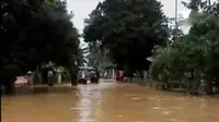 Banjir di Kabupaten Dharmasraya, Sumatera Barat merendam ratusan rumah hingga berkas kasus kematian Mirna telah masuk tahap finalisasi.