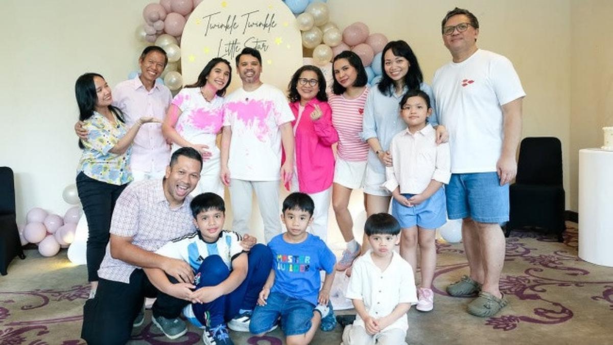 Bahagia OTW Punya Putri, 5 Potret Kemeriahan Gender Reveal Anak Ketiga Acha Sinaga