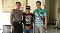 Tersangka Aan ditahan polisi lantaran menggelapkan truk ayahnya, yang digunakan untuk menghidupi keluarga. (Foto: Liputan6.com/Muhamad Ridlo/Polres Kebumen)