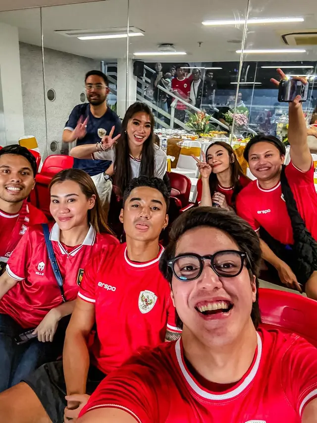 6 Gaya Kompak Keluarga Seleb Nonton Laga Timnas Indonesia Vs Australia di GBK, Irfan-Jennifer Bachdim hingga Rizky Billar-Lesti Kejora