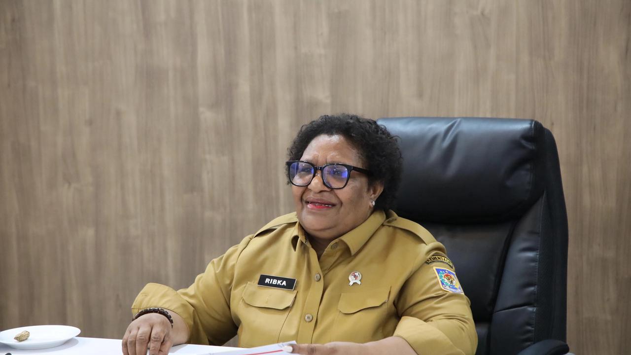 Wamendagri Ribka Haluk saat memimpin rapat percepatan penyaluran dana Otonomi Khusus Papua