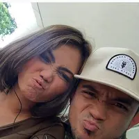 Beberapa bulan lagi, pasangan yang belum lama menjalin kasih Rina Nose dan Fakhrul Razi segera mengakhiri kesendiriannya. (Instagram/ @fakhrulrazifr)