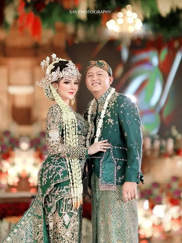 Bella Bonita saat resepsi pernikahan (Instagram/khadijahazzahra_makeup)