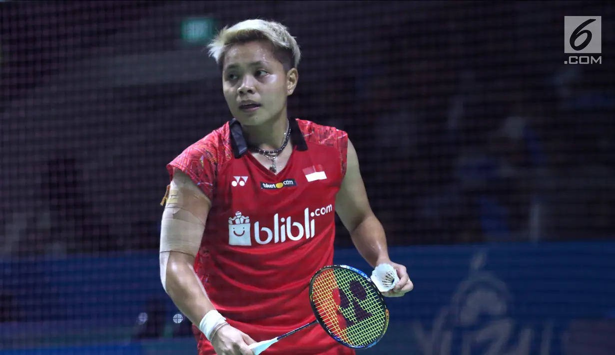 Ganda putri Indonesia, Apriyani Rahayu saat melawan Maiken Fruergaard/Sara Thygesen (Denmark) pada babak pertama Indonesia Open 2018 di Istora GBK Jakarta, Selasa (3/7). Greysia/Apriyani unggul 21-14, 21-13. (Liputan6.com/Helmi Fithriansyah)
