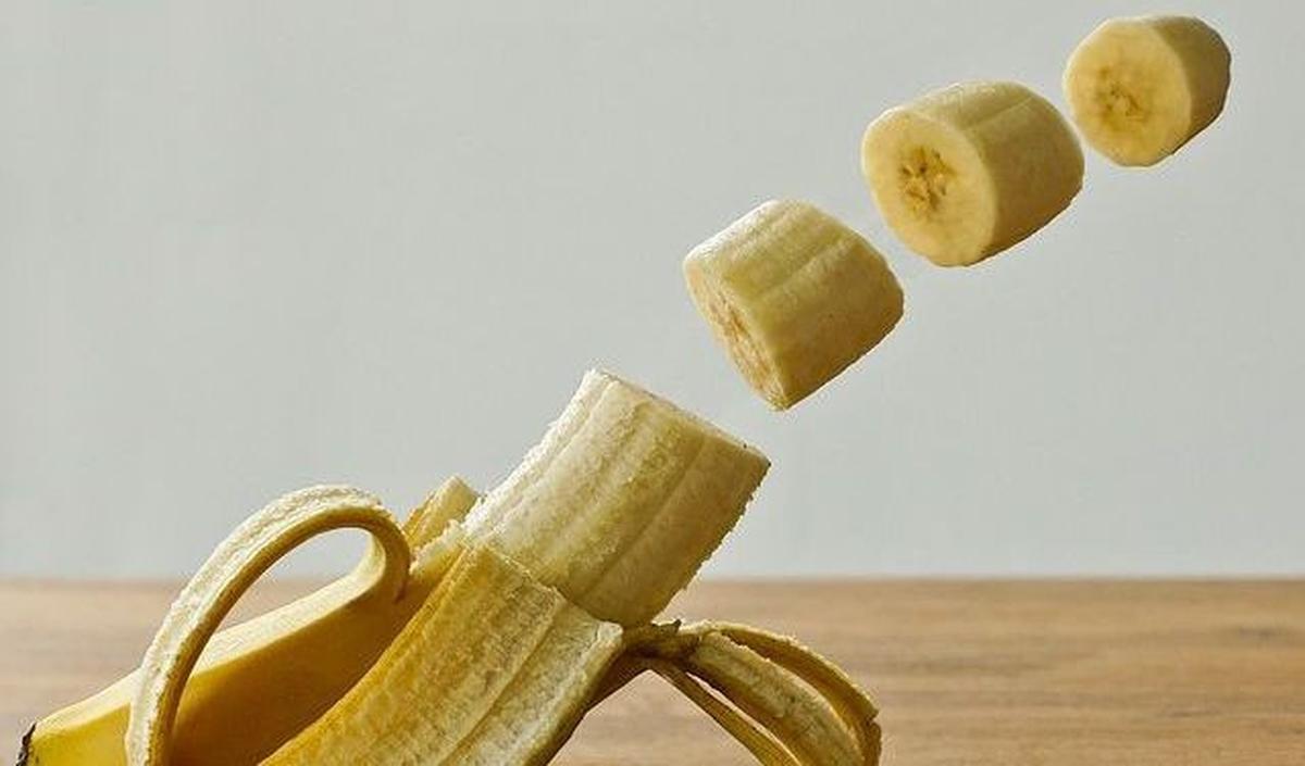 1. Pisang: Menghidrasi dan Meningkatkan Produksi Kolagen