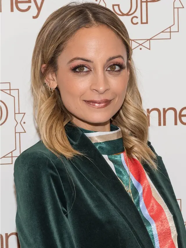 [Bintang] Terinspirasi dari Dandanan Hollywood, Intip Konsep Eye Makeup untuk Acara Siang dan Malam