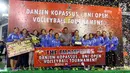 Tim Wahana Express Group (WEG) keluar sebagai juara di kategori putri pada final turnamen Danjen Kopassus Open Volleyball Tournament, di GOR Nanggala, Minggu (08/4). WEG mengalahkan PB Voli AD (PBVAD) Putri, tiga set langsung. (Liputan6.com/Johan Tallo)