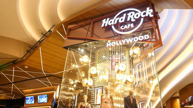 Hard Rock Cafe di dalam Seminole Hard Rock Hotel & Casino di Hollywood, Florida, Amerika Serikat, Jumat (18/10/2019). Seminole Hard Rock Hotel & Casino dibuka untuk umum pada 24 Oktober 2019. (Zak BENNETT/AFP)