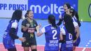 Selebrasi para pemain Petrokimia Gresik setelah mencetak poin saat menghadapi Kharisma Premium Bandung pada laga final kategori putri Kejuaraan Bolavoli Nusantara Cup 2024 di GOR UNY Yogyakarta, Sabtu (23/3/2024). Petrokimia Gresik menang 3-1 (17-25, 25-18, 25-15 dan 26-24) dan menjadi juara (Dok. PBVSI)