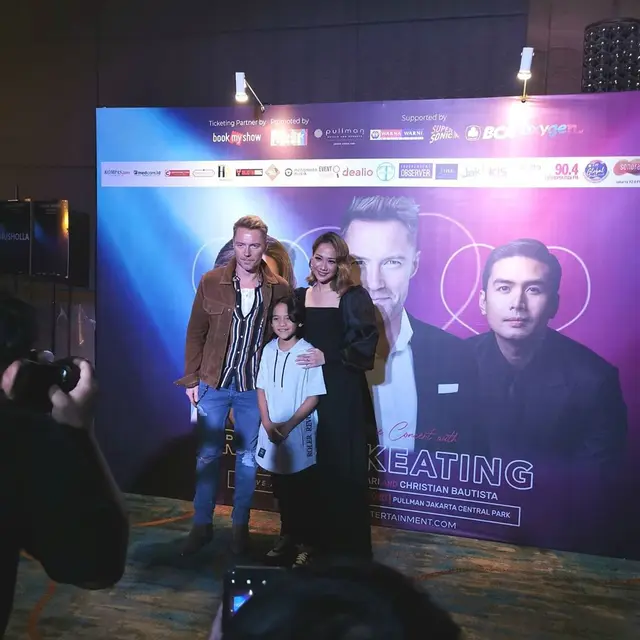 BCL, Noah Aidan Sinclair, dan Ronan Keating. (Foto: Instagram @emmymuchlis)