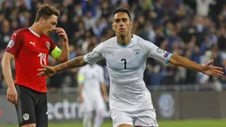 Eran Zahavi. Striker Israel berusia 33 tahun yang memperkuat PSV Eindhoven ini mampu mencetak 11 gol selama fase kualifikasi. Sayang, peluangnya untuk menambah koleksi golnya sirna akibat Israel tak lolos ke putaran final. (AFP/Jack Guez)