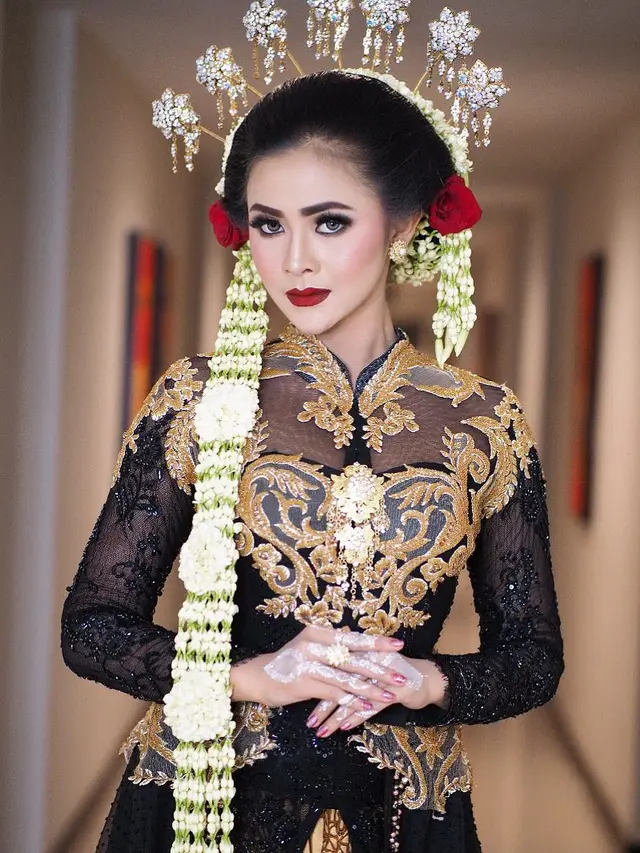 Bella Bonita dalam kebaya pengantin (Instagram/bellabonita_r.a)