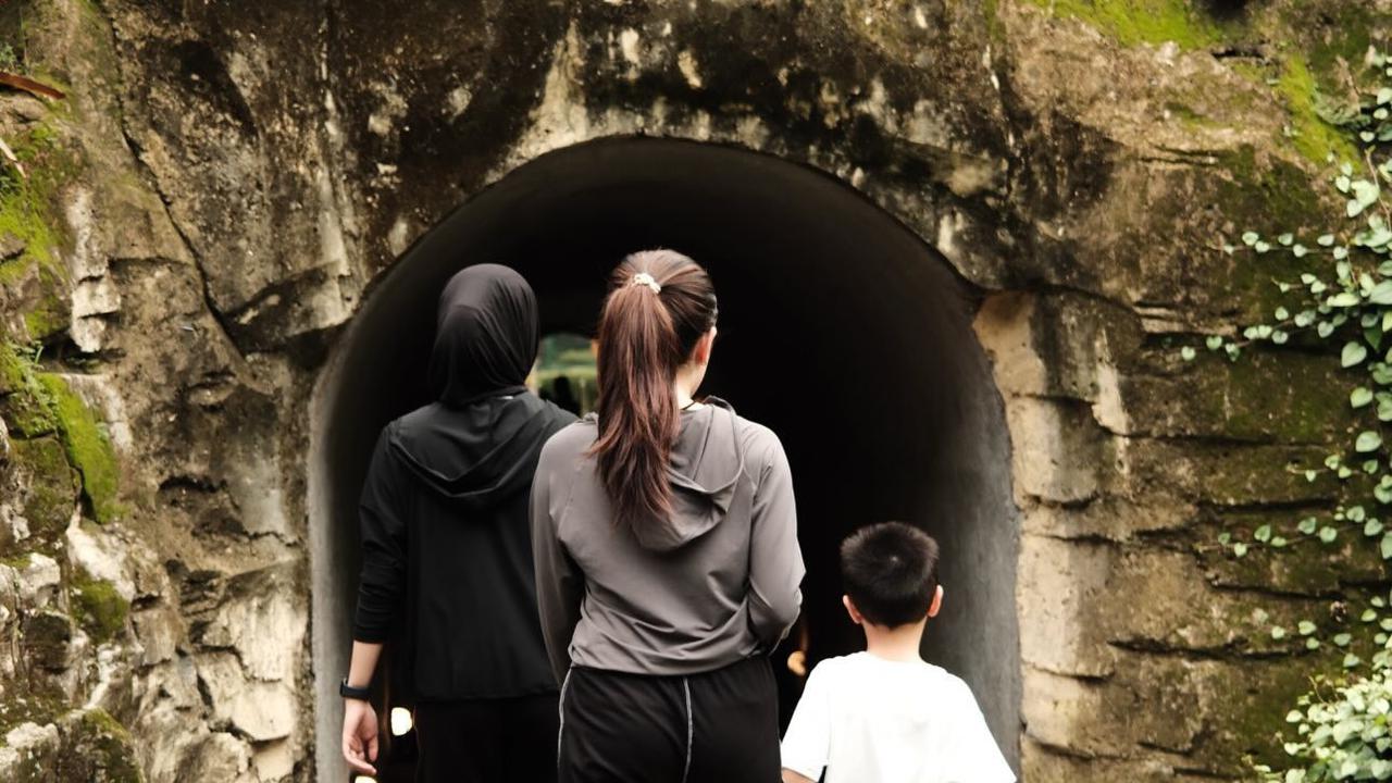 Ditinggal Irish Bella ke Belgia, 7 Potret Air Rumi dan Ara Ditemani Liburan Anak Haldy Sabri - Sweet Banget