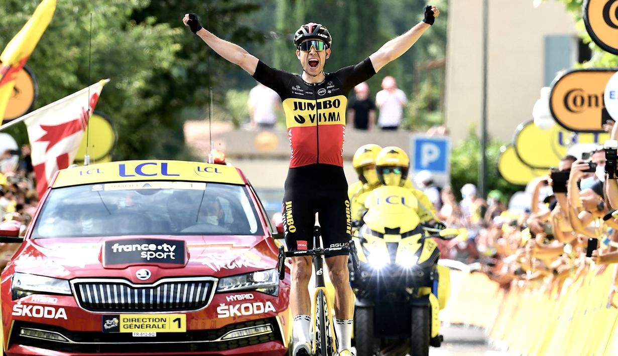 Pembalap tim Jumbo Visma, Wout Van Aert, sukses menjadi yang tercepat pada etape 11 Tour de France 2021. (Foto: AFP/Philippe Lopez)