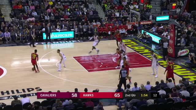 LeBron James dan Kevin Love membawa Cleveland Cavaliers taklukkan Atlanta Hawks dengan skor 121-114.