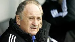 Chelsea's Brazilian manager Luiz Felipe Scolari is pictured before a Premier League match against Fulham at Craven Cottage in London, on December 28, 2008. AFP PHOTO / Glyn Kirk