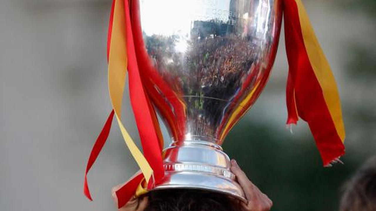 Ribuan warga Spanyol di Madrid sambut trofi Euro 2012