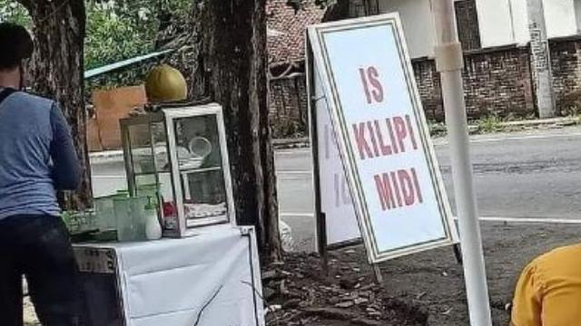 7 Potret Toko dengan Nama Aneh, Bikin Senyum Bacanya