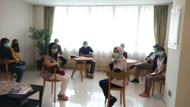 Ketua RT dan Warga Palembang Berteriak Usir Perawat RS Siloam