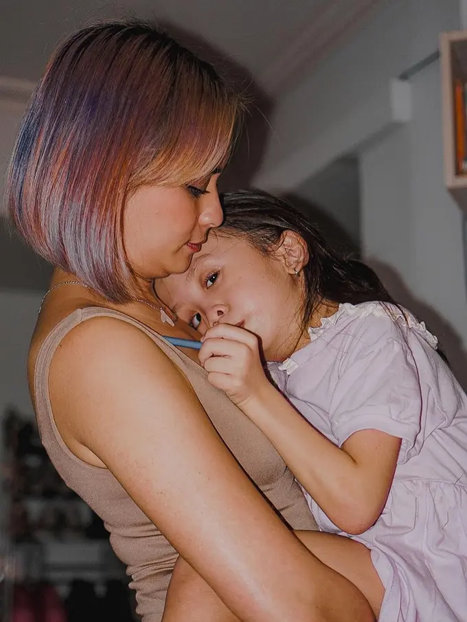 Joanna Laexandra dan anaknya (Instagram/joannaalexandra)