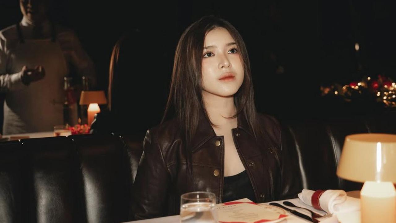 5 Potret Keren Tiara Andini, Gaya Tomboy dengan Jaket Kulit yang Tetap Kalem