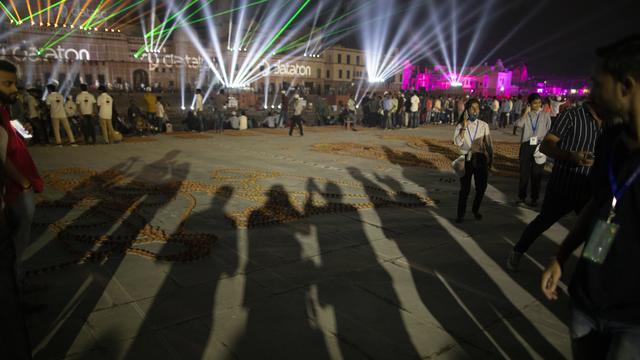 Kota Ayodhya India Raih Lagi Rekor Guinness Berkat 900 Ribu Lampu Minyak di Festival Diwal...
