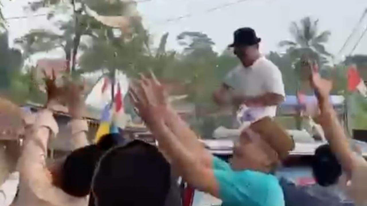 pria sawer duit di banten