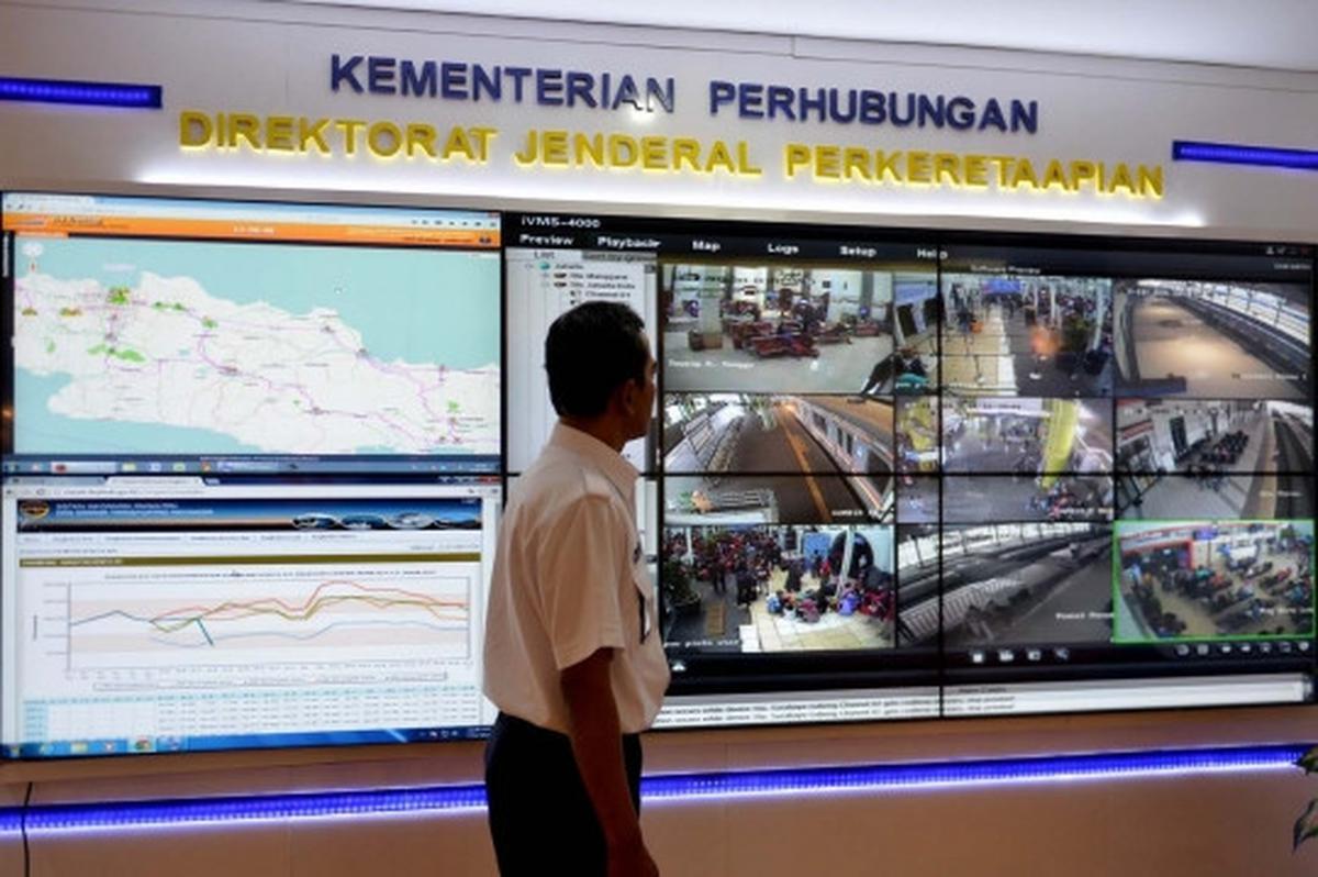 Mengintip ruang pusat pemantau arus mudik