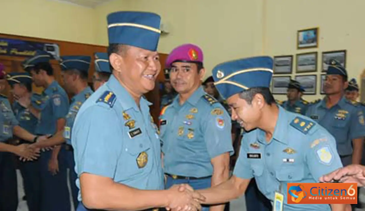 Citizen6, Surabaya: Kepokgadik Kobangdikal Kolonel aut (K) Eko Yuniarto, pada upacara penutupan Kursus Applied Approach (AA), di Gedung Krakatau, Kobangdikal, Bumimoro, Surabaya, Kamis (12/7). (Pengirim: Penkobangdikal).