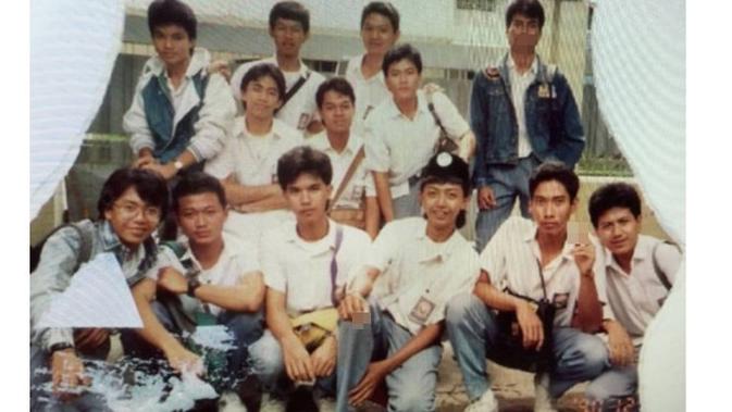 6 Foto Lawas Seleb Saat Bersama Geng SMA Ini Bikin Pangling  (sumber: Instagram.com/ahmaddhanofficial)