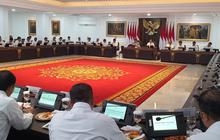 Gelar Sidang Kabinet, Prabowo Perintahkan Menteri Gunakan Kemeja Putih dan Celana Biru