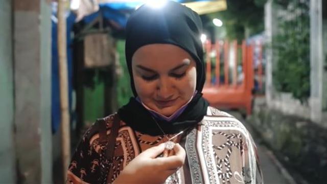 7 Momen Ultah Pernikahan Irish Bella dan Ammar Zoni, Undang Pedagang Bakso