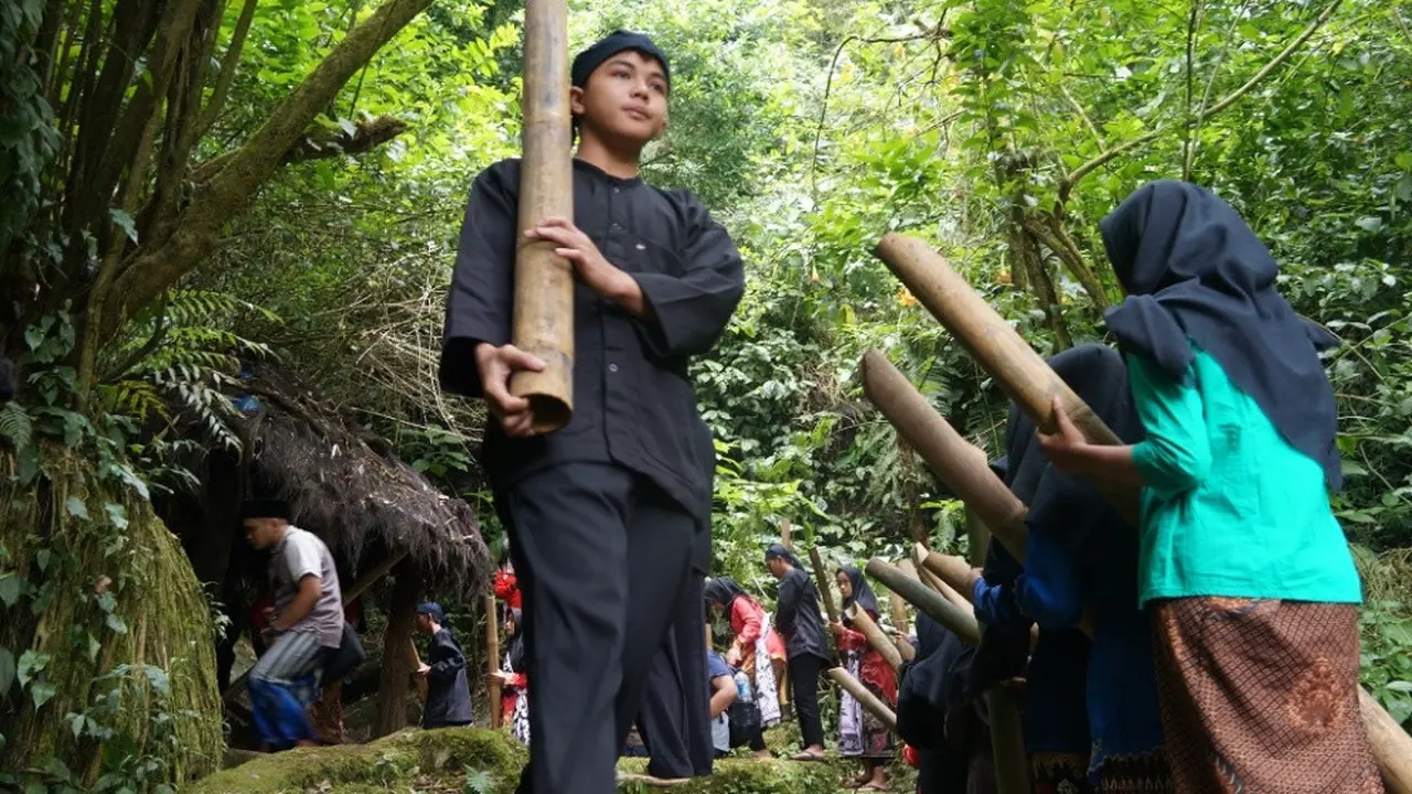 Ilustrasi - Ritual di Tuk Sikopyah dalam Festival Gunung Slamet, Purbalingga, Jawa Tengah. (Foto: Liputan6.com/Muhamad Ridlo)