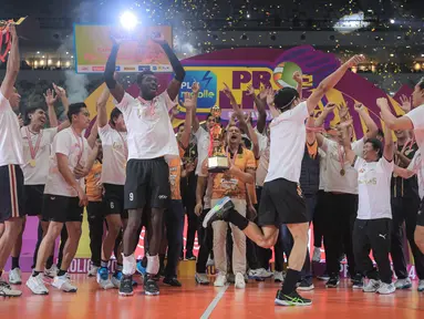 Ambisi Jakarta LavAni Allobnak Electric untuk mencetak hattrick juara di ajang Proliga akhirnya pupus setelah ditaklukkan Jakarta Bhayangkara Presisi 1-3 (30-28, 22-25, 22-25 dan 23-25) pada laga grand final PLN Mobile Proliga 2024 di Indonesia Arena, Senayan, Jakarta, Minggu (21/7/2024). Sebelumnya LavAni sukses menjuarai ajang Proliga dalam dua musim beruntun pada 2022 dan 2023 dengan mengalahkan lawan yang sama. (Bola.com/Bagaskara Lazuardi)