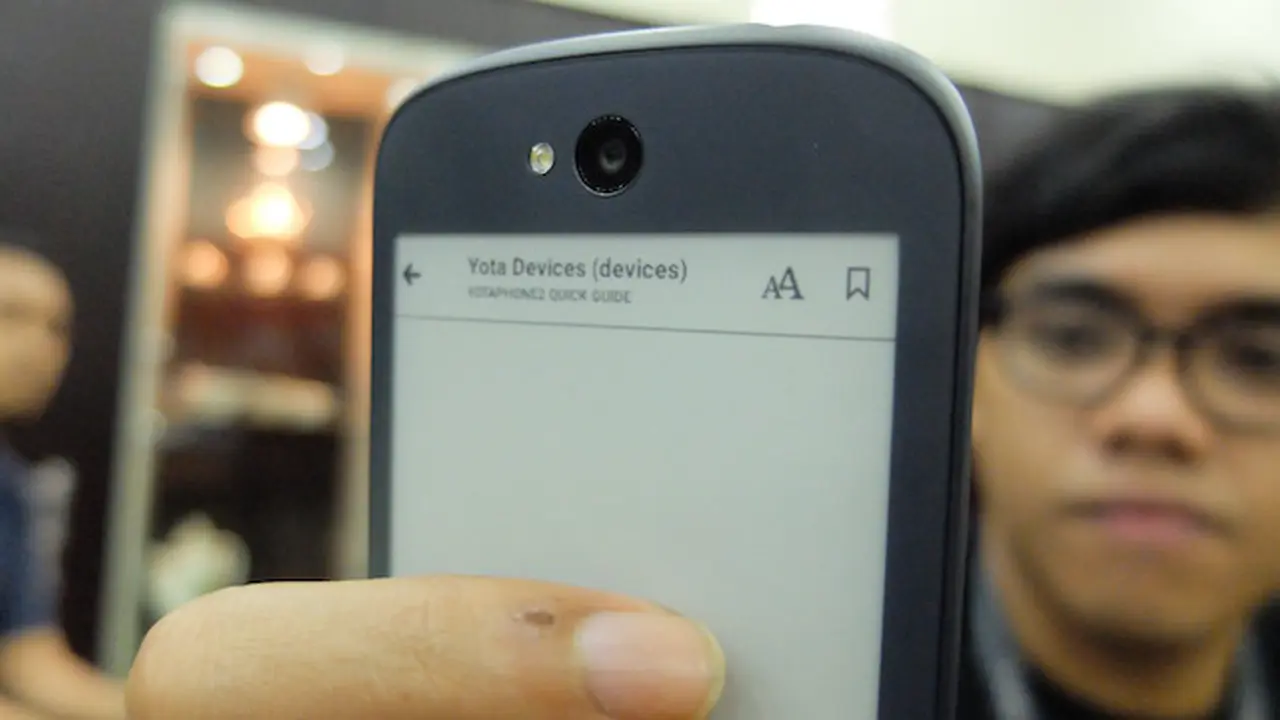 Ini Alasan Mengapa YotaPhone 2 Telat Masuk ke Indonesia