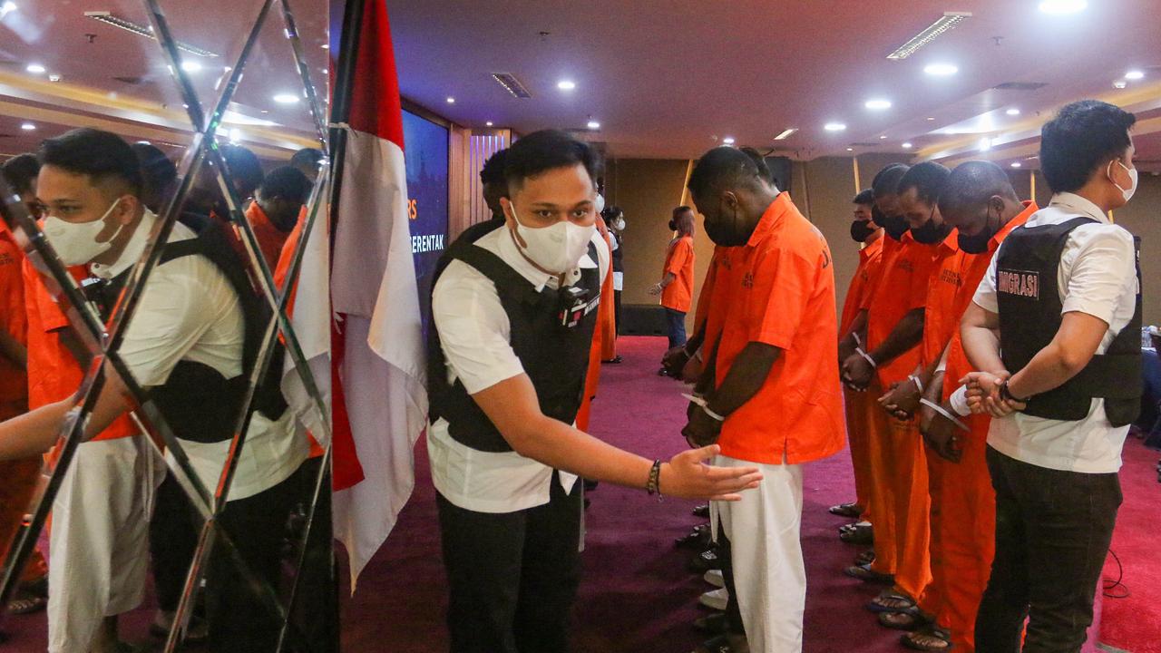 FOTO: Ratusan Warga Negara Asing Terjaring Operasi Wirawaspada 2025