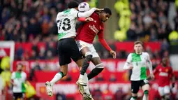 Kedua tim saling bergantian memimpin laga yang berlangsung di Stadion Old Trafford. (AP Photo/Dave Thompson)