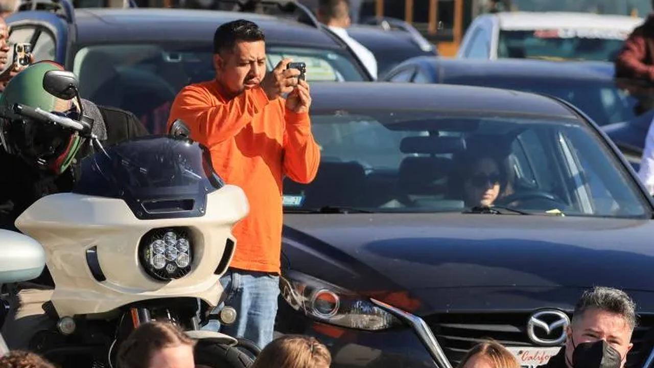 FOTO: Serukan Gencatan Senjata di Gaza, Demonstran Yahudi-Amerika Nekat Blokade Jalan Tol di Los Angeles