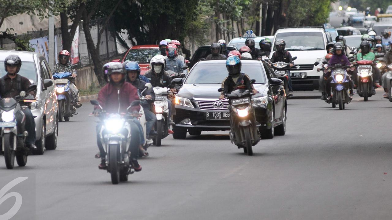 Kepatuhan Masyarakat RI Bayar Pajak Sangat Rendah, Luhut: Dari 100 Juta Kendaraan, yang Bayar Pajak 50 Persen