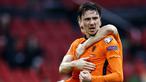Striker Belanda, Steven Berghuis melakukan selebrasi usai mencetak gol pertama Belanda ke gawang Latvia dalam laga Kualifikasi Piala Dunia 2022 Zona Eropa Grup G di Johan Cruijff Arena, Amsterdam, Sabtu (27/3/2021). Belanda menang 2-0 atas Latvia. (AFP/Maurice van Steen/ANP)