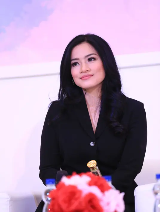 "Kalau kita bahagia, maka semua kebaikan pasti akan mengikuti,” lanjut pemain film Mendadak Dangdut itu di acara peluncuran prodak parfum. (Adrian Putra/Bintang.com)
