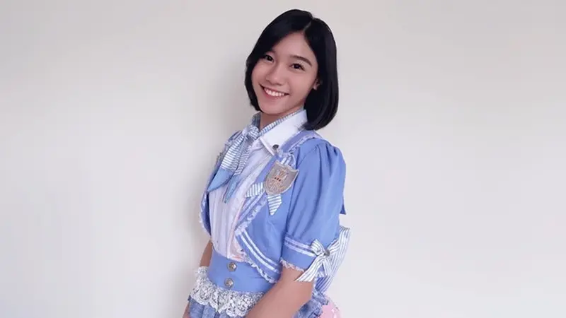 Pucchi JKT48 Minta Diedit Fotonya Pakai Background Merah, 7 Hasilnya Bikin Tepuk Jidat