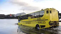 Sebuah perusahaan di Belanda merancang dan menghasilkan sejumlah jenis bus yang bersifat amfibi: bisa di darat dan di laut.