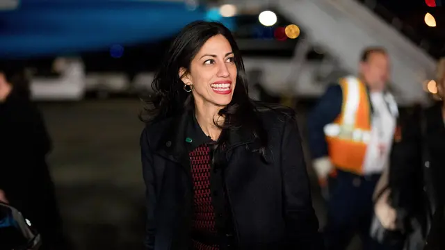 20161108- Ekspresi Hillary Clinton Saat Disambut Pendukungnya di Bandara Westchester County- AP Photo