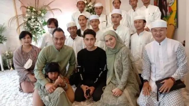 7 Momen Pengajian Jelang Menikah Venna Melinda dan Ferry Irawan, Digelar Sederhana