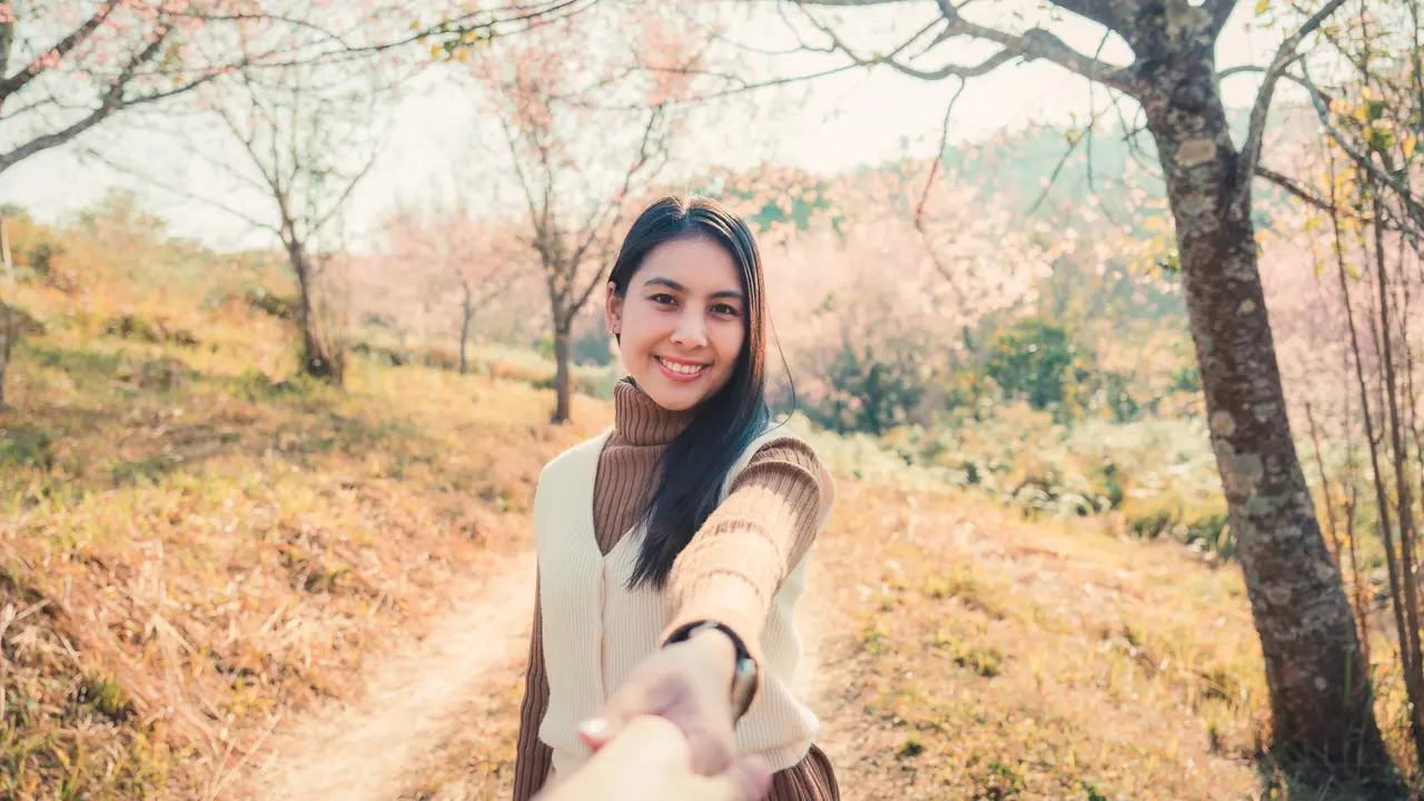 wanita oktober pandangan pertama