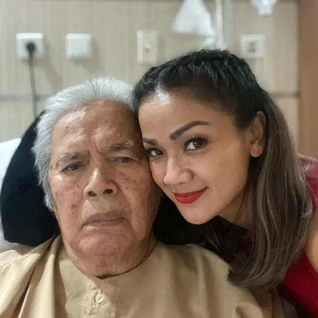 Nirina Zubir dan ayah tercinta.