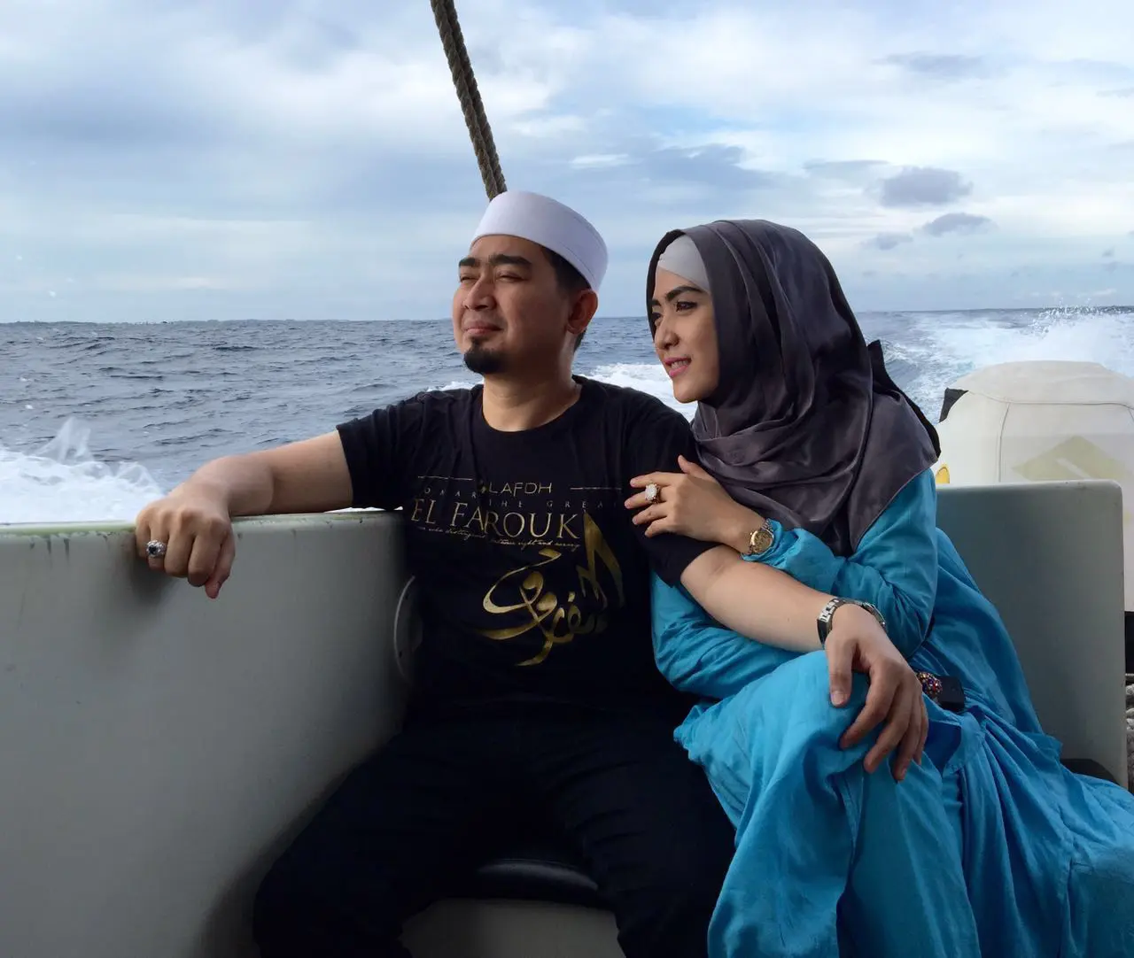 Ustaz Solmed dan April Jasmine. (Istimewa)