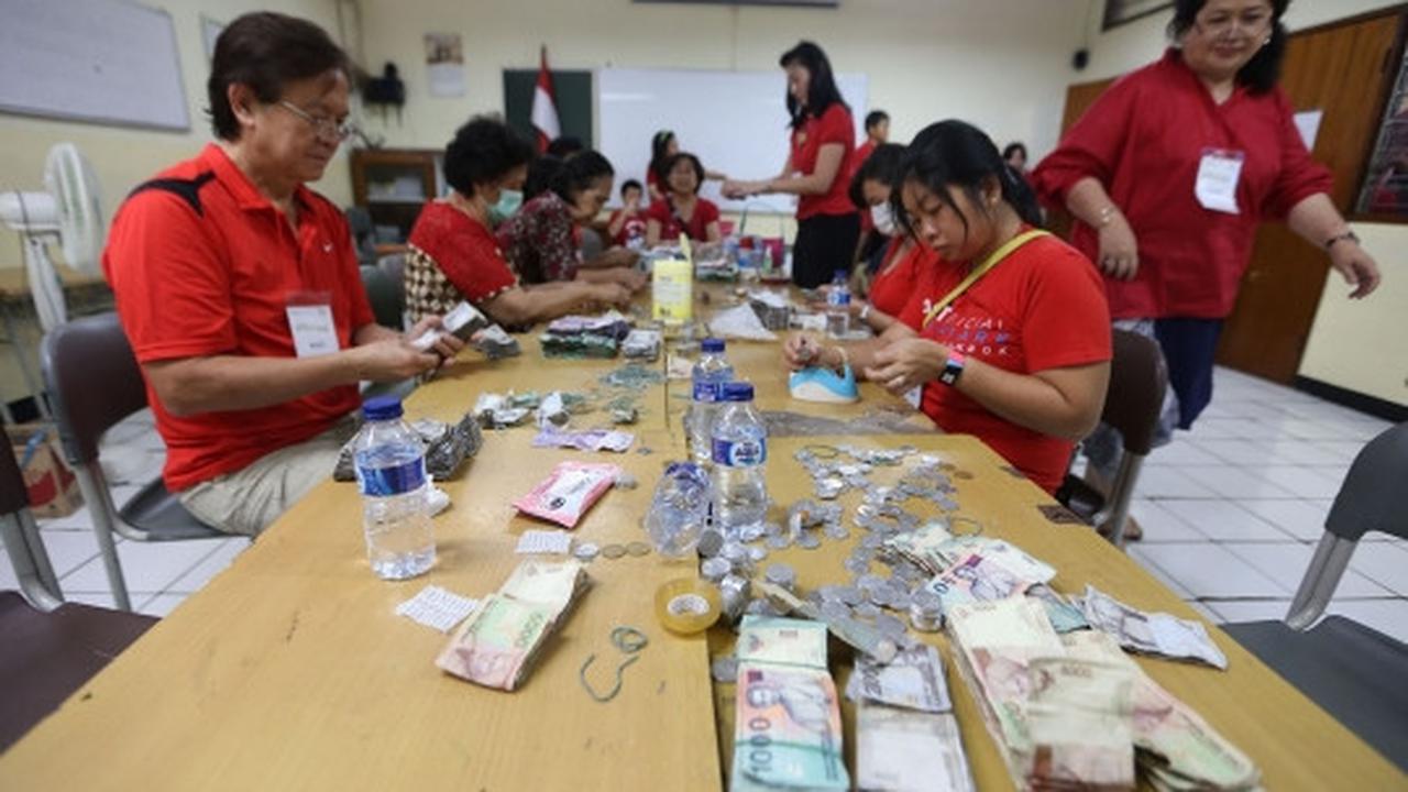 Antusiasme warga borong sembako di pasar murah Yayasan Hati Suci